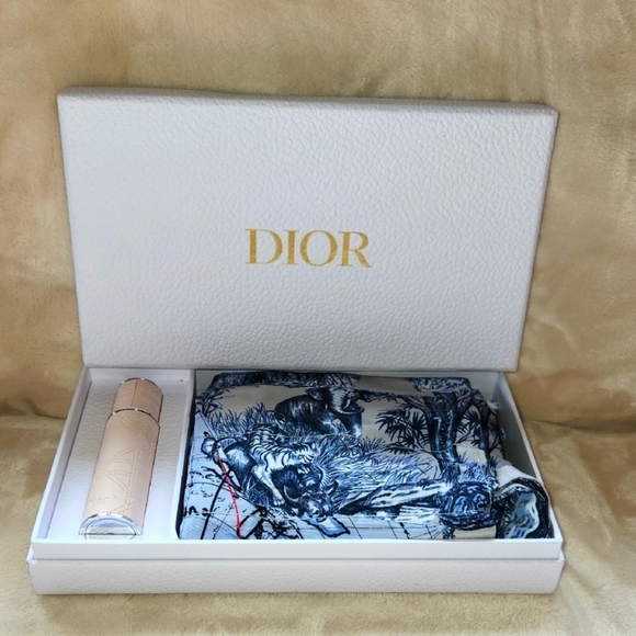 Dior Handbags - Dior Around The World Pouch And Travel Spray Gift Set (LIMITED EDITION)